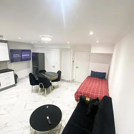 The Royal Boutique Regent Lodge By London , Sleep 8 Exterior foto