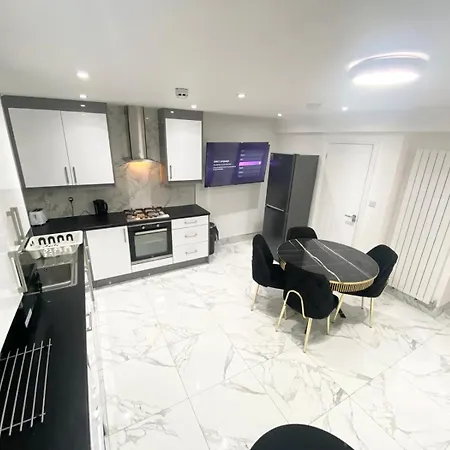 The Royal Boutique Regent Lodge By London , Sleep 8 Exterior foto